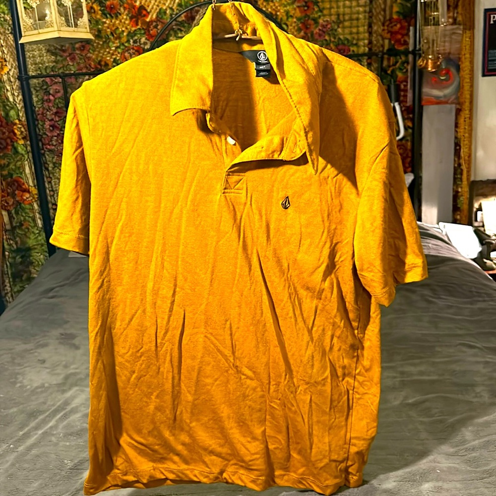 Volcom t shirt with collar